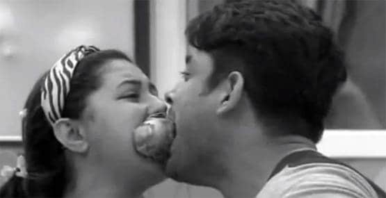 पोल डांस से लिपलॉक तक, जब मनोरंजन के नाम पर TV शो में दिखा आपत्ति‍जनक कंटेंट