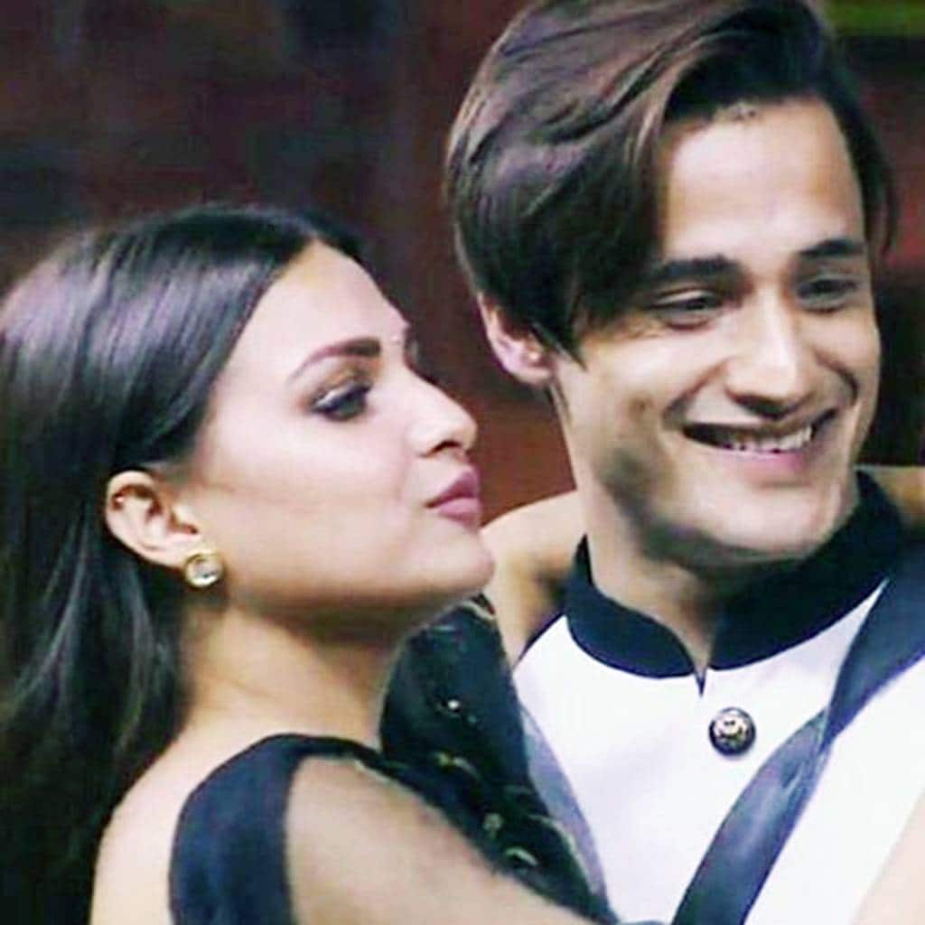 हिमांशी ने माना आसिम है प्यार, BB हाउस से जाने से पहले करेंगी प्रपोज?