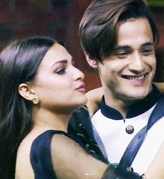 हिमांशी ने माना आसिम है प्यार, BB हाउस से जाने से पहले करेंगी प्रपोज?