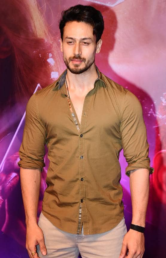 मलंग की स्क्रीनिंग में पहुंचे टाइगर-अर्जुन, बहन संग दिखीं कटरीना