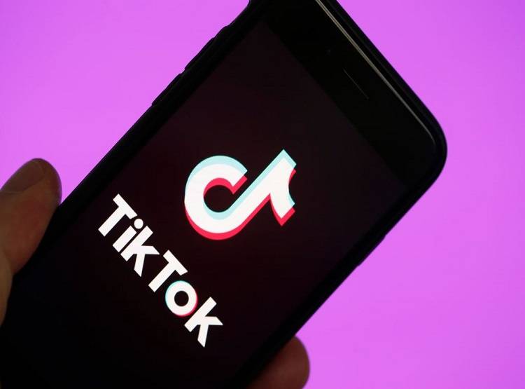 बहन के साथ बनाया TikTok वीडियो, तीन लोगों ने सड़क पर घुमाया नंगा
