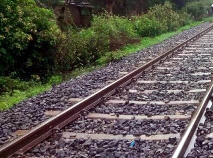 'Kiss Day' के द‍िन ट्रेन की पटरी पर रखी गर्दन, कमर पर रखा हाथ, गुजरी ट्रेन