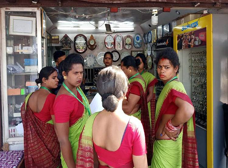 टैक्स दीजिए, दुआ लीजिए...ओडिशा में किन्नर निकले 11 करोड़ का टैक्स वसूलने