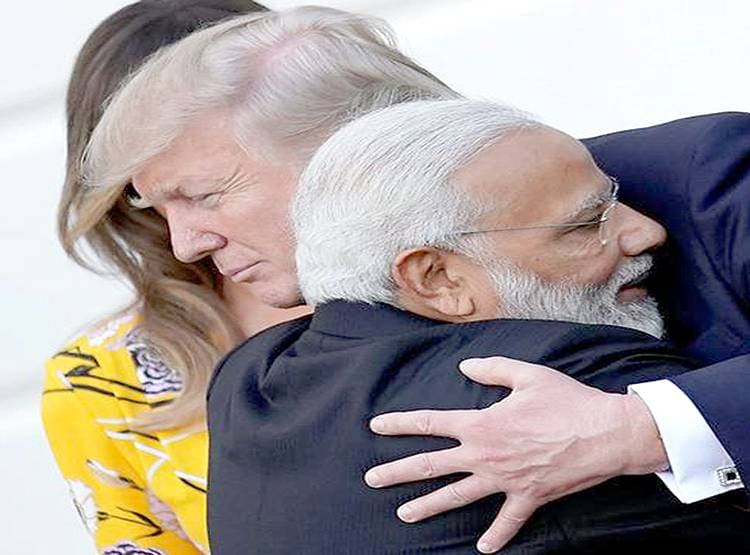 डोनाल्ड ट्रंप को बदबू न आए इसलिए यमुना में मिला रहे गंगा का पानी