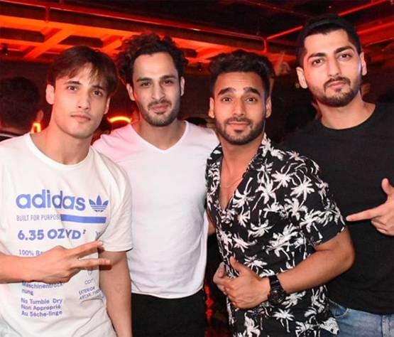 बिग बॉस फिनाले के लिए तैयार आसिम की फैमिली, क्या मिलेगी ट्रॉफी?