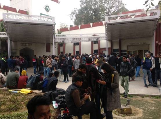 गार्गी कॉलेज में घुसकर छेड़छाड़, विरोध में 'सत्याग्रह' पर उतरीं छात्राएं