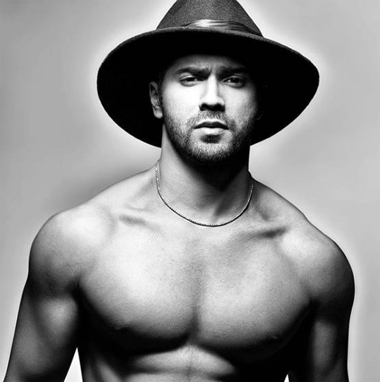 कियारा के टॉपलेस शूट के बाद चर्चा में विक्की-टाइगर का शर्टलेस फोटोशूट