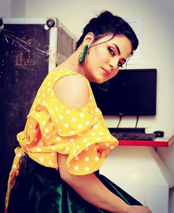 न्यूड फोटोशूट से लीक MMS तक, कंट्रोवर्सी क्वीन है ये पाकिस्तानी ब्यूटी क्वीन