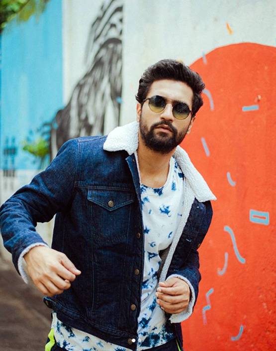 कियारा के टॉपलेस शूट के बाद चर्चा में विक्की-टाइगर का शर्टलेस फोटोशूट