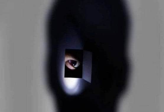 रात दो बजे खटखटाता था दरवाजा, फिर फेंकता था कंडोम के पैकेट