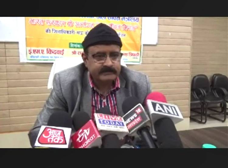 स्कूल प्रबंधक ही स्टूडेंट को दे रहे नकल के ट‍िप्स, वीड‍ियो वायरल