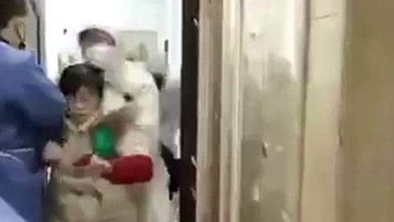 कोरोना के मरीजों पर चीन का जुल्म, बक्से में किया जा रहा बंद!