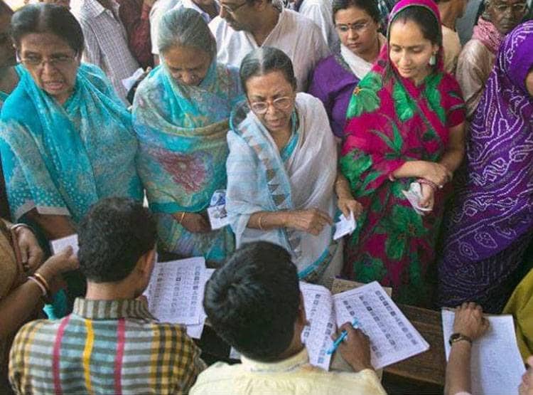 Delhi Election पर वोटर्स को ऑफर, फ्री में करें बस और प्लेन से सफर