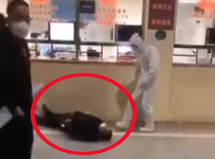 चीन में सड़कों पर मिल रही हैं लाशें, कोरोना वायरस से मरकर गिर रहे हैं लोग