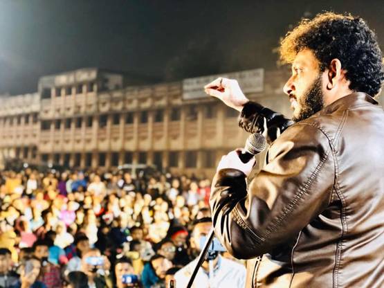 '15 करोड़ 100 करोड़ पर भारी' बोलकर विवादों में घिरे पठान, जानें- कौन हैं ये