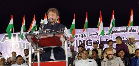 '15 करोड़ 100 करोड़ पर भारी' बोलकर विवादों में घिरे पठान, जानें- कौन हैं ये