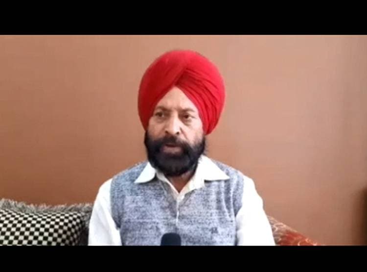 जंजीरों में 2 महीने से बंधा है पति, पत्नी को काला जादू कराने का शक