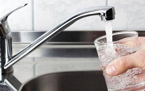 घरों में नल से अचानक निकलने लगी शराब, लोग रह गए सन्न