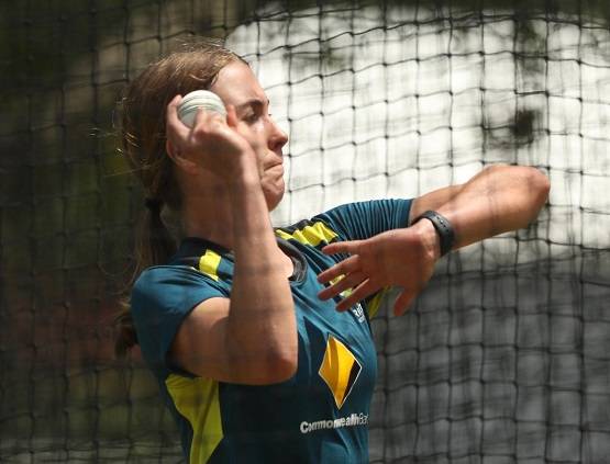 पाकिस्तानी महिला टीम ने बैट पकड़कर किया डांस, फैंस ने दी भद्दी गालियां