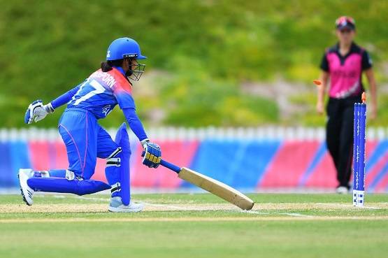 पाकिस्तानी महिला टीम ने बैट पकड़कर किया डांस, फैंस ने दी भद्दी गालियां