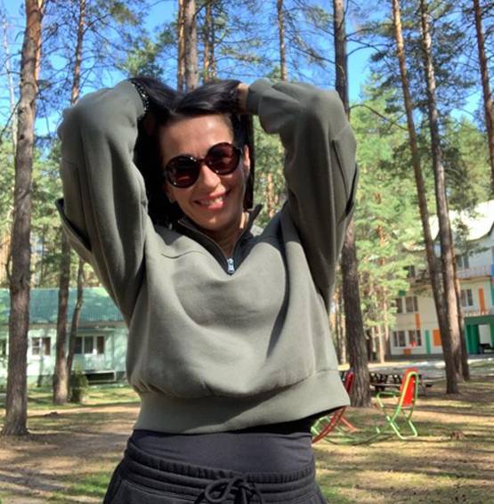 उम्र 50 साल, बेपनाह खूबसूरत: ब्यूटी कॉन्टेस्ट जीतकर 'दादी मां' ने मचाई सनसनी