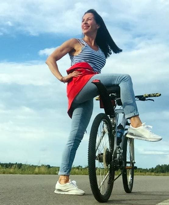 उम्र 50 साल, बेपनाह खूबसूरत: ब्यूटी कॉन्टेस्ट जीतकर 'दादी मां' ने मचाई सनसनी