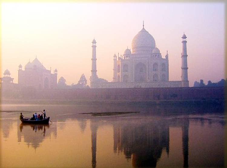 डोनाल्ड ट्रंप को बदबू न आए इसलिए यमुना में मिला रहे गंगा का पानी