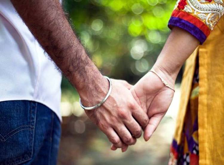 ज‍िस बीवी के मर्डर में पत‍ि गया जेल, 7 साल बाद बॉयफ्रेंड के साथ द‍िखी