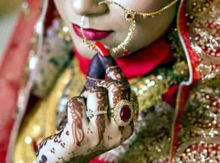 ज‍िस बीवी के मर्डर में पत‍ि गया जेल, 7 साल बाद बॉयफ्रेंड के साथ द‍िखी