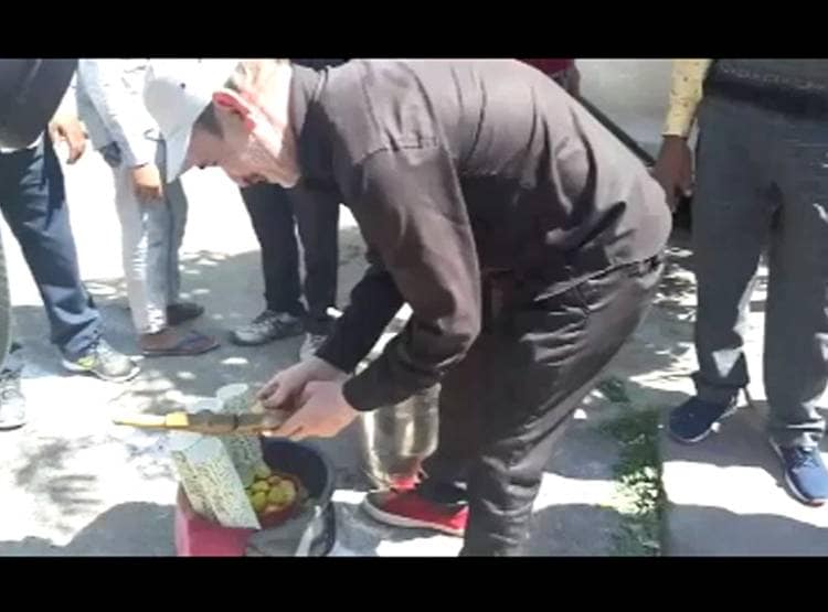 ताबीज के बाद अब चाय से भगा रहे कोरोना वायरस, खुल गई पोल