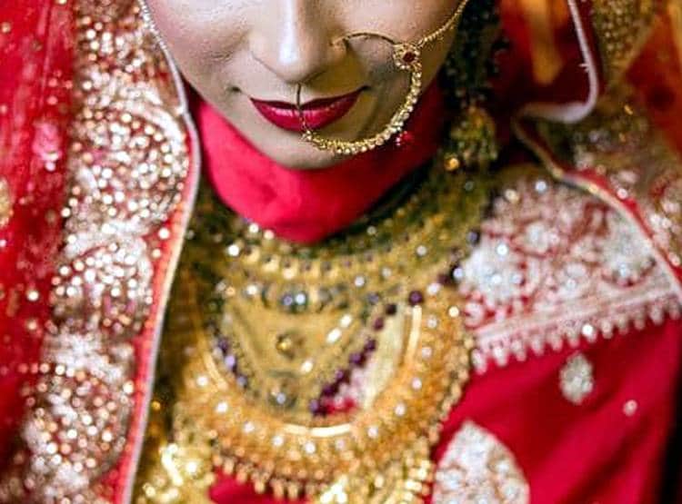 सुहागरात से पहले बहू को बाथरूम ले गई सास, वहां जाकर किया शर्मनाक काम