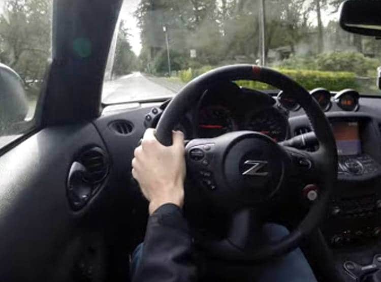 लॉकडाउन में घूमने निकली फैमिली, कैदी वाली वैन में ले गई पुलिस