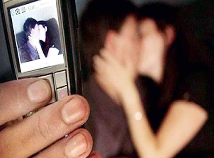 युवती से गैंगरेप का बनाया वीडियो, दो महीने तक करते रहे ब्लैकमेल