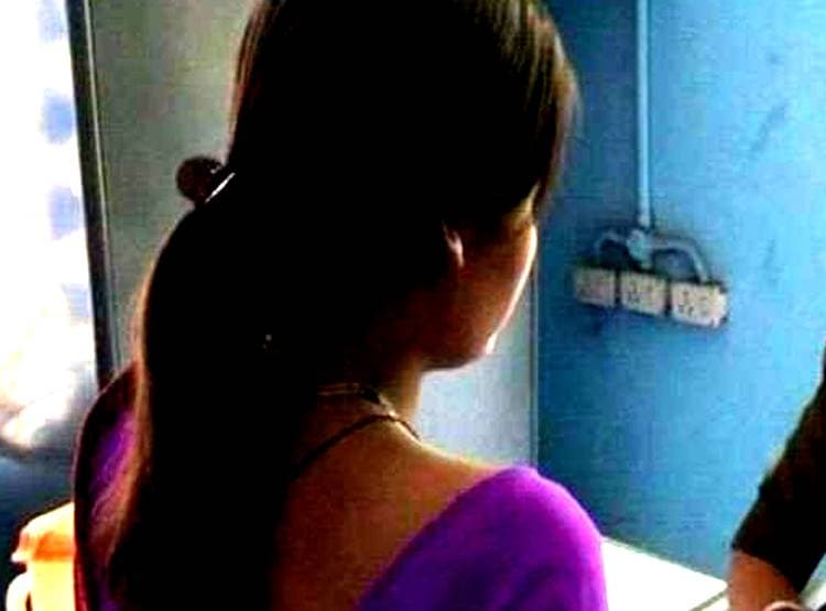 ज‍िस बीवी के मर्डर में पत‍ि गया जेल, 7 साल बाद बॉयफ्रेंड के साथ द‍िखी