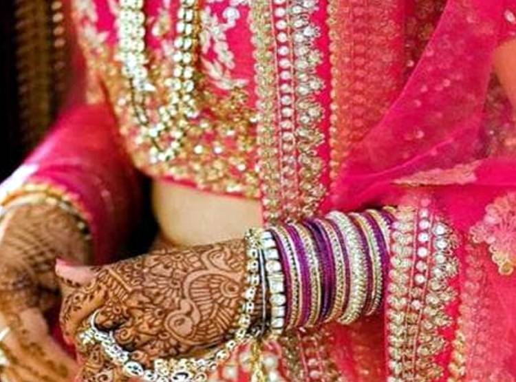 सुहागरात से पहले बहू को बाथरूम ले गई सास, वहां जाकर किया शर्मनाक काम