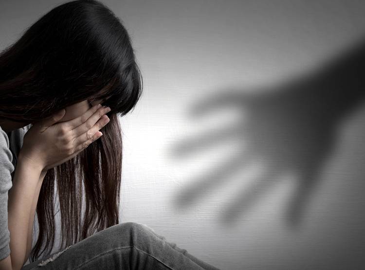 युवती से गैंगरेप का बनाया वीडियो, दो महीने तक करते रहे ब्लैकमेल