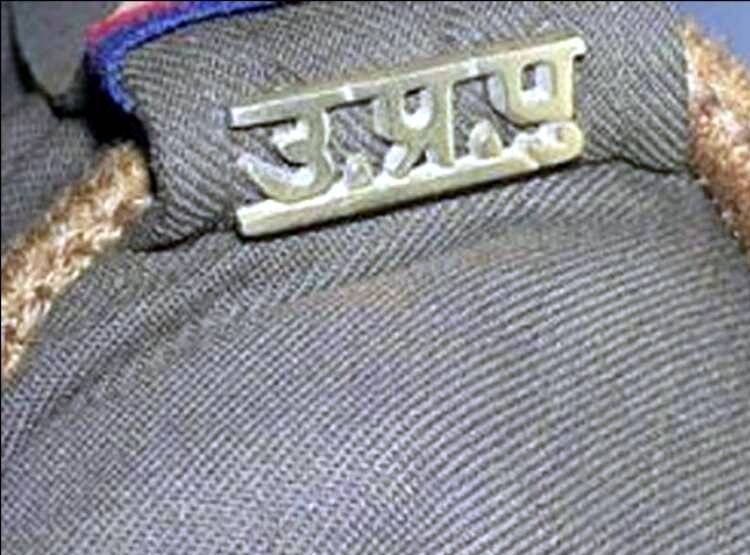 लॉकडाउन में घूमने निकली फैमिली, कैदी वाली वैन में ले गई पुलिस