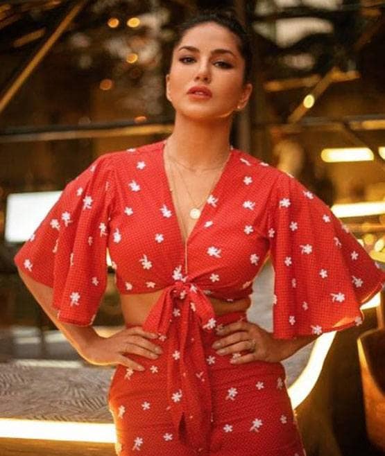 दूरदर्शन पर लौटे पुराने शोज, सनी लियोनी ने मजेदार अंदाज में किया रिएक्ट