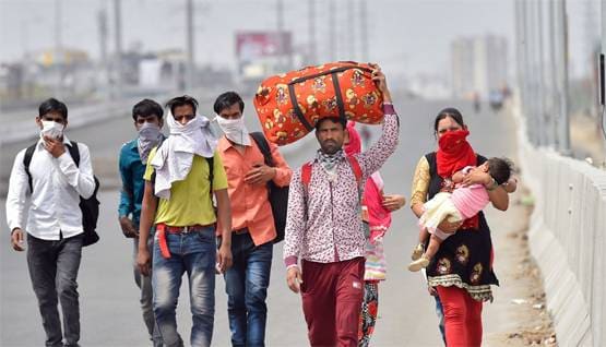 26 साल पहले जब महामारी के चलते सड़क पर आ गए थे हजारों मजदूर