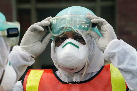 कोरोना इफेक्ट: हाइब्रिड कार बनाने वाली कंपनी अब बना रही मास्क-सैनिटाइजर