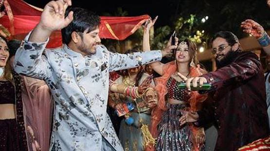 बहन की शादी में जमकर नाचीं सोमी-सबा खान, दीपक ठाकुर-मनु पंजाबी पहुंचे