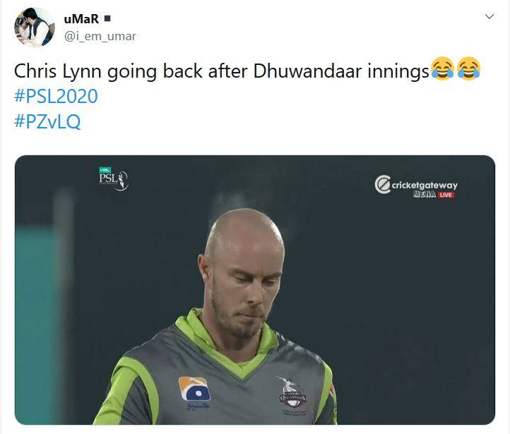 क्रिकेट के मैदान पर खिलाड़ी के सिर से निकला धुआं, उड़ा मजाक