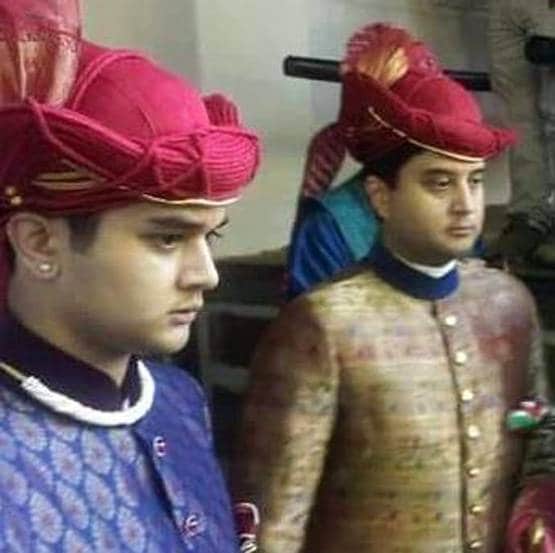 ये हैं जूनियर सिंधिया, सियासत में एंट्री के लिए इनसे ले रहे ट्रेनिंग