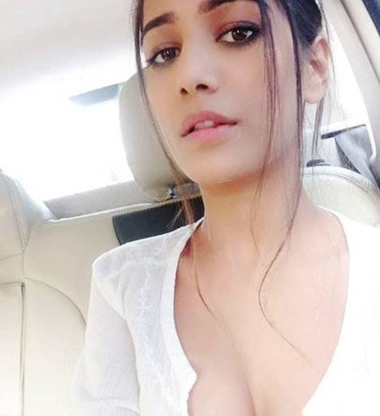 जब वर्ल्ड कप के लिए पूनम पांडे ने उतारे थे कपड़े, बोल्ड फोटोज हुईं वायरल