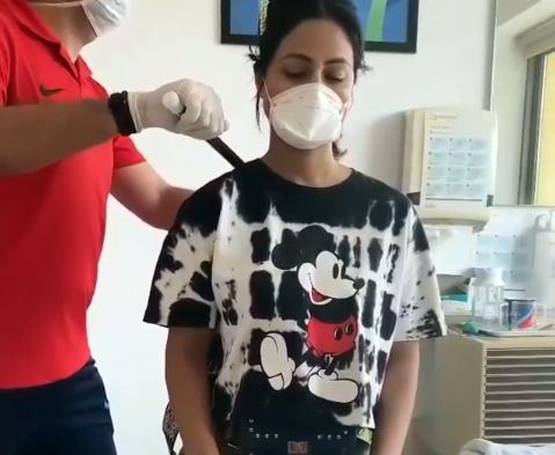 कोरोना के बीच मां संग अस्पताल पहुंची हिना, बोलीं बाहर निकलना मुश्किल