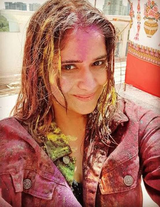 दीपिका कक्कड़ से लेकर रश्मि देसाई तक, टीवी सेलेब्स ने जमकर खेली होली