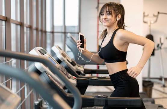 कोरोना से बचाव जरूरी, जिम जाते हैं तो रखें इन बातों का ध्यान