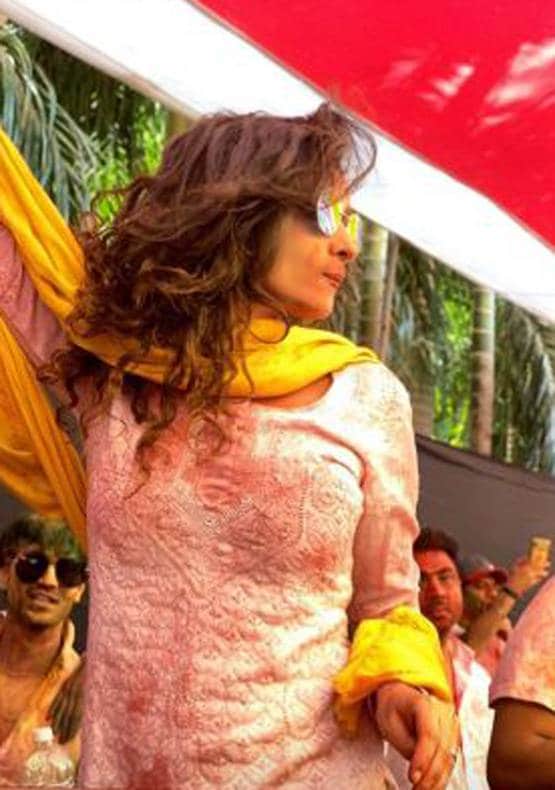 दीपिका कक्कड़ से लेकर रश्मि देसाई तक, टीवी सेलेब्स ने जमकर खेली होली