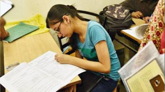 Sarkari Naukri: रेलवे समेत यहां भर्ती, 30 हजार से 1.5 लाख तक सैलरी