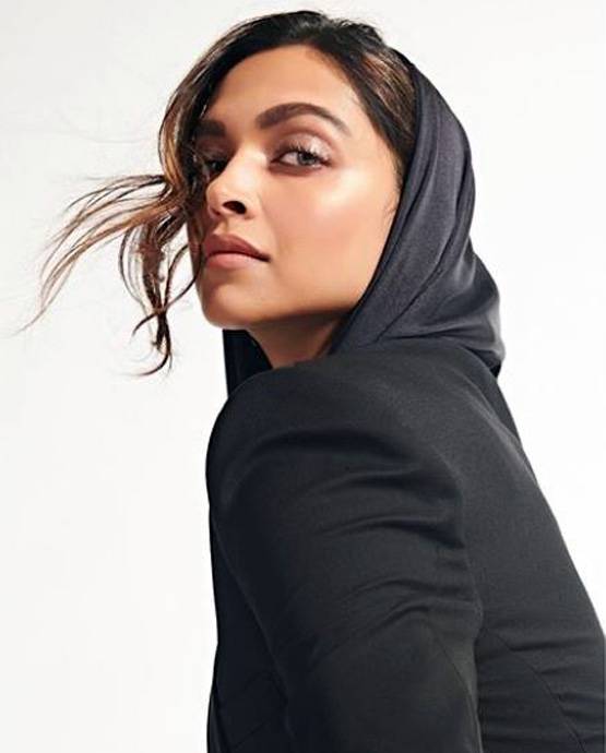 कोरोना का कहर, दीपिका ने कैंसिल किया इवेंट, सनी लियोनी सतर्क